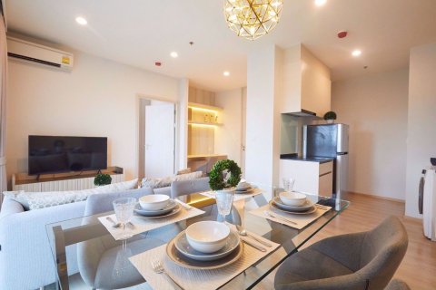 Condominio de 2 dormitorios en Huai Khwang, Bangkok, Tailandia № 76631 - foto 3