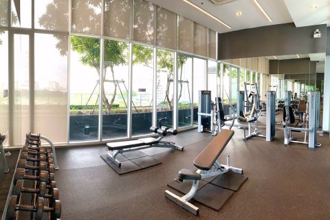 Condominio de 2 dormitorios en Huai Khwang, Bangkok, Tailandia № 76631 - foto 11