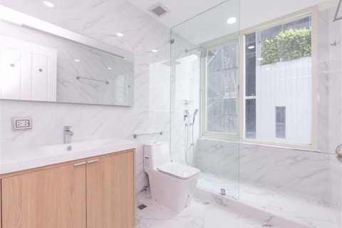 Кондоминиум с 3 спальнями в Ваттхане, Бангкок, Таиланд № 76637 - фото 4