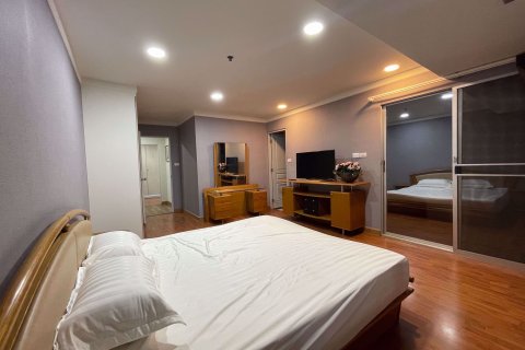 Condominio de 3 dormitorios en Khlong Toei, Bangkok, Tailandia № 76066 - foto 13