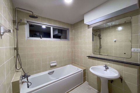 Condominio de 3 dormitorios en Khlong Toei, Bangkok, Tailandia № 76066 - foto 15