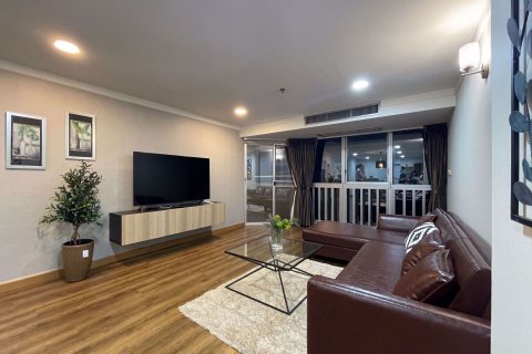 Condominio de 3 dormitorios en Khlong Toei, Bangkok, Tailandia № 76066 - foto 2