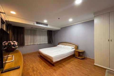 Condominio de 3 dormitorios en Khlong Toei, Bangkok, Tailandia № 76066 - foto 11