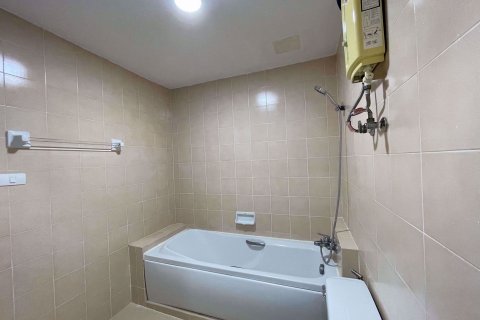 Condominio de 3 dormitorios en Khlong Toei, Bangkok, Tailandia № 76066 - foto 20