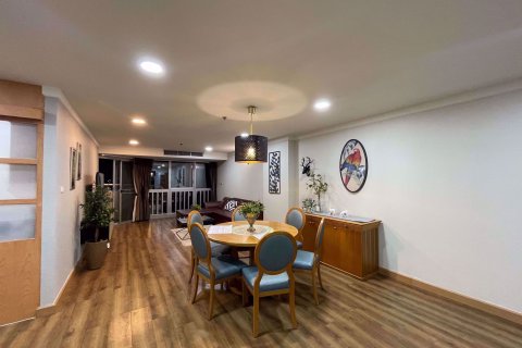 Condominio de 3 dormitorios en Khlong Toei, Bangkok, Tailandia № 76066 - foto 3