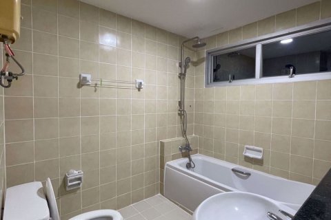 Condominio de 3 dormitorios en Khlong Toei, Bangkok, Tailandia № 76066 - foto 14