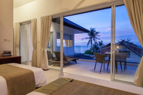 Chalet de 3 dormitorios en Surat Thani, Tailandia № 126036 - foto 9