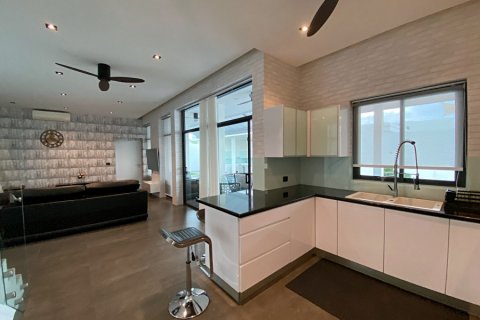 Casa de 4 dormitorios en Hua Hin, Tailandia № 125596 - foto 11