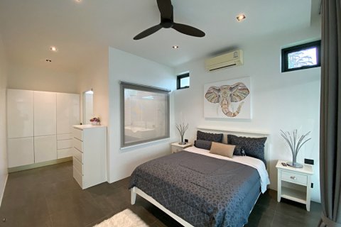 Casa de 4 dormitorios en Hua Hin, Tailandia № 125596 - foto 15