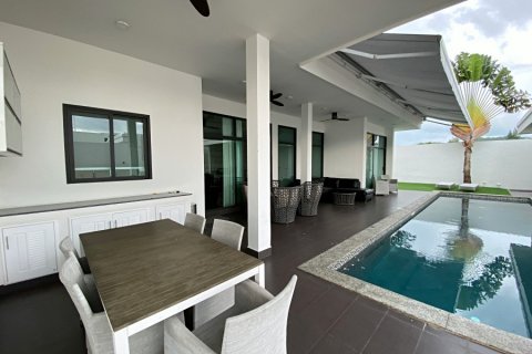 Casa de 4 dormitorios en Hua Hin, Tailandia № 125596 - foto 2
