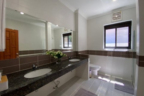 Casa de 3 dormitorios en Hua Hin, Tailandia № 125168 - foto 13