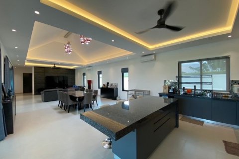 Casa de 4 dormitorios en Hua Hin, Tailandia № 125173 - foto 11