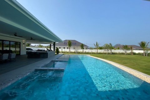 Casa de 4 dormitorios en Hua Hin, Tailandia № 125173 - foto 2