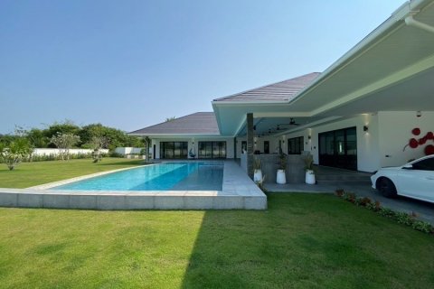 Casa de 4 dormitorios en Hua Hin, Tailandia № 125173 - foto 3