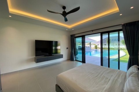 Casa de 4 dormitorios en Hua Hin, Tailandia № 125173 - foto 14