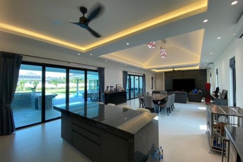 Casa de 4 dormitorios en Hua Hin, Tailandia № 125173 - foto 8