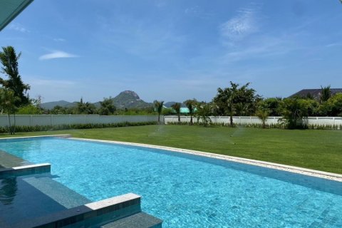 Casa de 4 dormitorios en Hua Hin, Tailandia № 125174 - foto 3