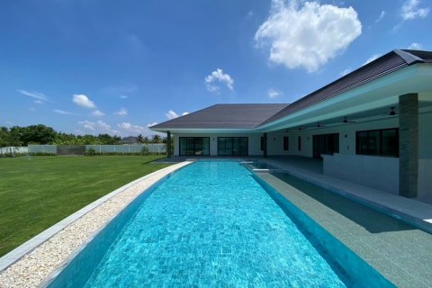 Casa de 4 dormitorios en Hua Hin, Tailandia № 125174 - foto 2