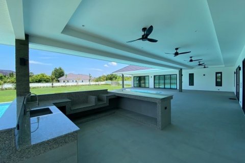 Casa de 4 dormitorios en Hua Hin, Tailandia № 125174 - foto 11
