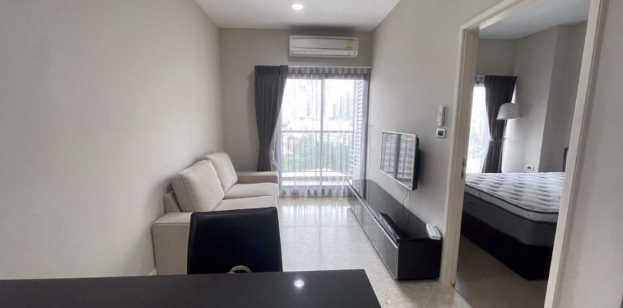 Condominio de 1 dormitorio en Khlong Toei, Bangkok, Tailandia № 75856