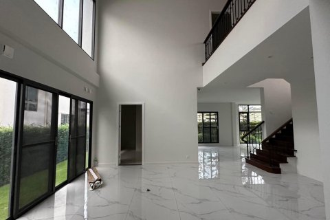 Casa de 4 dormitorios en Bangkok, Tailandia № 82093 - foto 5