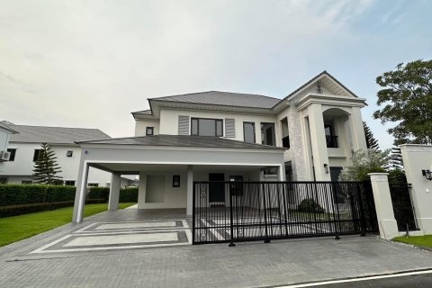 House in Bangkok, Thailand 4 bedrooms № 82093