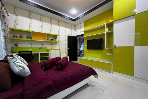 Casa de 3 dormitorios en Pattaya, Tailandia № 132839 - foto 4