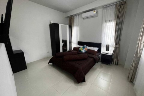 Casa de 3 dormitorios en Pattaya, Tailandia № 132839 - foto 7