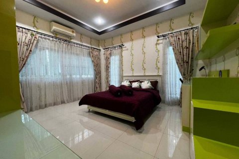Casa de 3 dormitorios en Pattaya, Tailandia № 132839 - foto 5