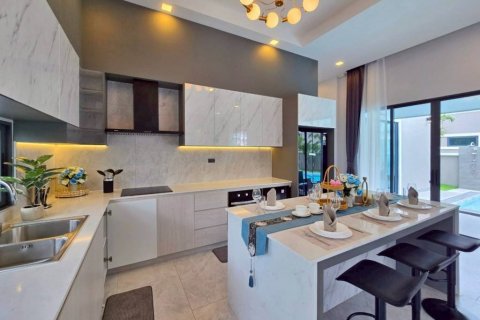 Chalet de 3 dormitorios en Pattaya, Tailandia № 132841 - foto 6