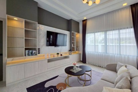 Chalet de 3 dormitorios en Pattaya, Tailandia № 132841 - foto 4