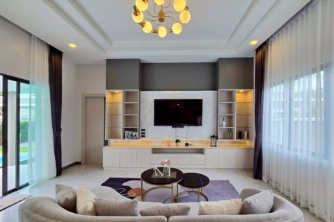 Chalet de 3 dormitorios en Pattaya, Tailandia № 132841 - foto 3