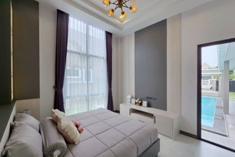 Chalet de 3 dormitorios en Pattaya, Tailandia № 132841 - foto 8