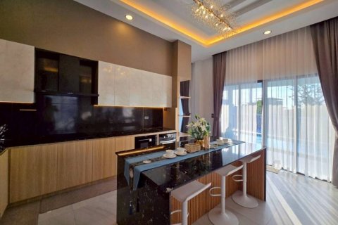 Chalet de 3 dormitorios en Pattaya, Tailandia № 132842 - foto 10