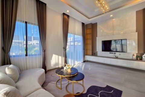 Chalet de 3 dormitorios en Pattaya, Tailandia № 132842 - foto 3