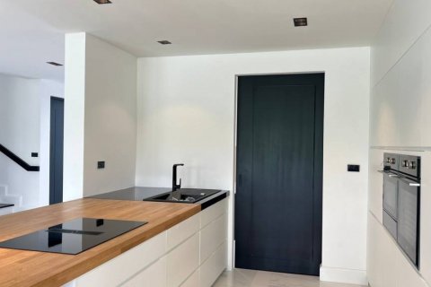 Chalet de 5 dormitorios en Pattaya, Tailandia № 116172 - foto 4