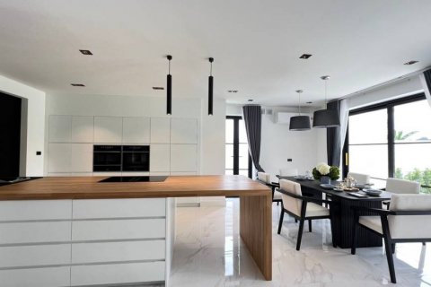 Chalet de 5 dormitorios en Pattaya, Tailandia № 116172 - foto 2