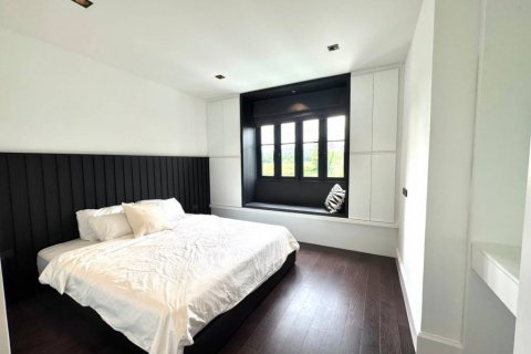 Chalet de 5 dormitorios en Pattaya, Tailandia № 116172 - foto 7