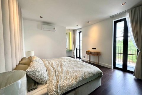 Chalet de 5 dormitorios en Pattaya, Tailandia № 116172 - foto 9