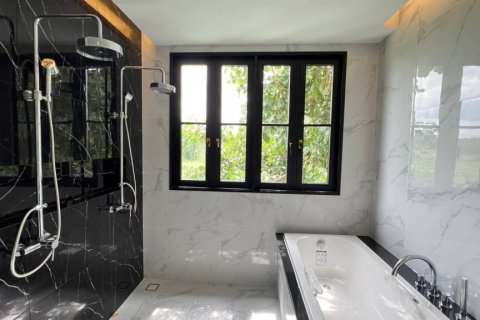 Chalet de 5 dormitorios en Pattaya, Tailandia № 116172 - foto 10