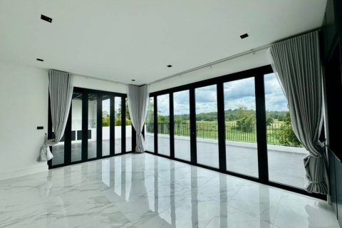 Chalet de 5 dormitorios en Pattaya, Tailandia № 116172 - foto 5