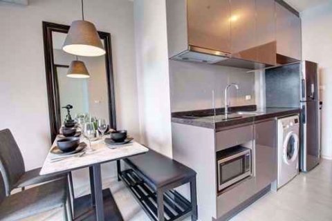 Condominio de 2 dormitorios en Ratchathewi, Bangkok, Tailandia № 83908 - foto 2