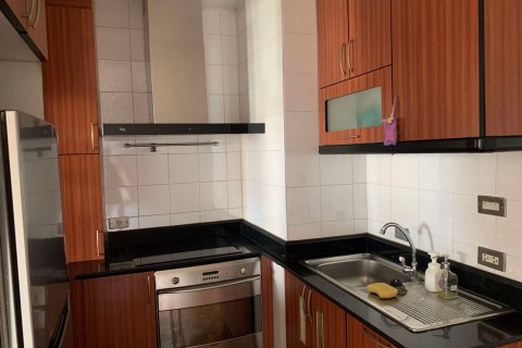 Condominio de 2 dormitorios en Khlong Toei, Bangkok, Tailandia № 83907 - foto 5
