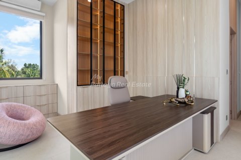 Casa de 4 dormitorios en Pattaya, Tailandia № 105062 - foto 16