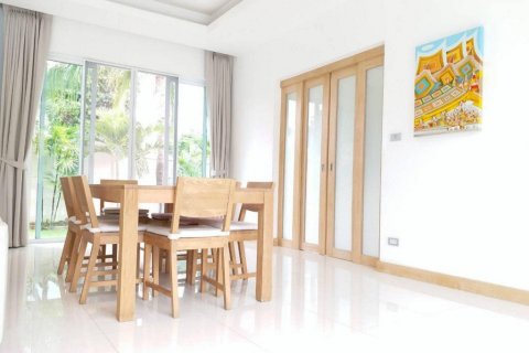 Casa de 3 dormitorios en Pattaya, Tailandia № 130654 - foto 14