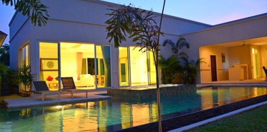 Casa de 3 dormitorios en Pattaya, Tailandia № 130654