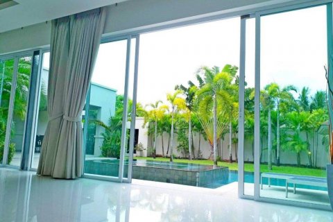 Casa de 3 dormitorios en Pattaya, Tailandia № 130654 - foto 8