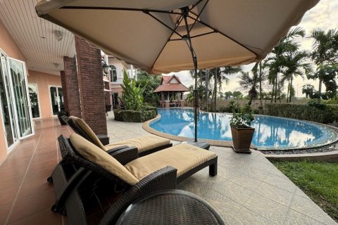 House in Pattaya, Thailand 4 bedrooms № 99597 - photo 8