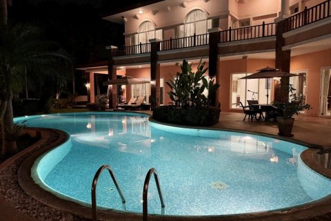 House in Pattaya, Thailand 4 bedrooms № 99597 - photo 4