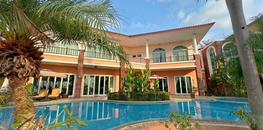 House in Pattaya, Thailand 4 bedrooms № 99597